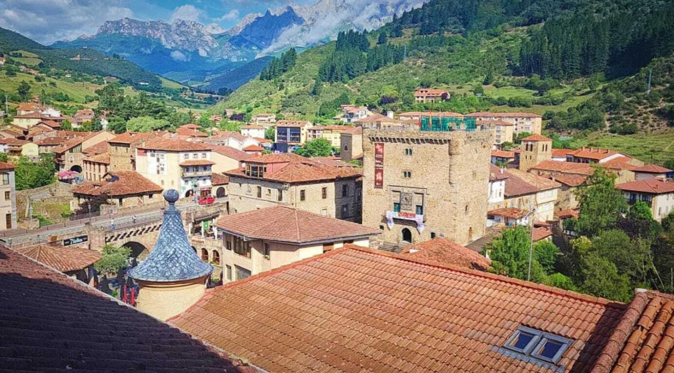 El Mirador De La Torre Apartman Potes Kültér fotó